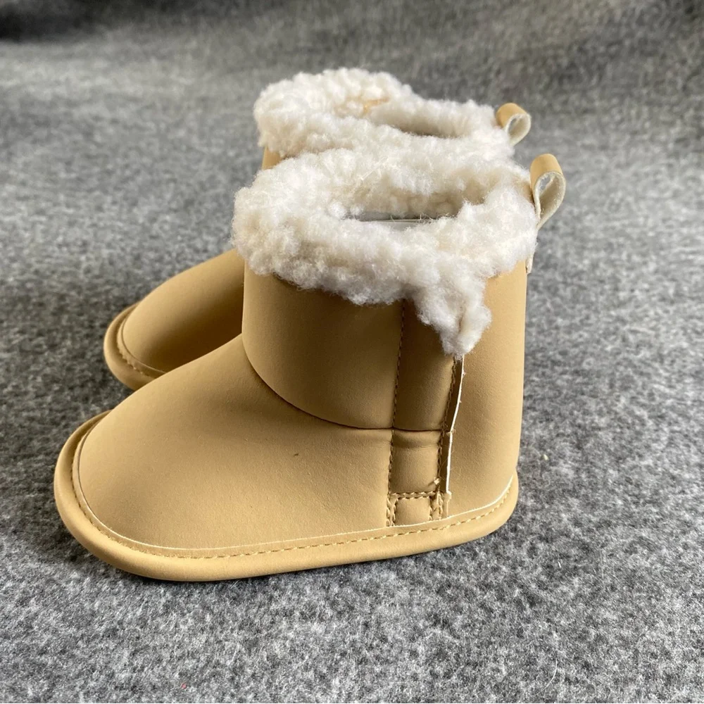 Carter’s Baby Shoes Size 0-3 Months Cozy Tan Baby Booties with White‎ Fleece New